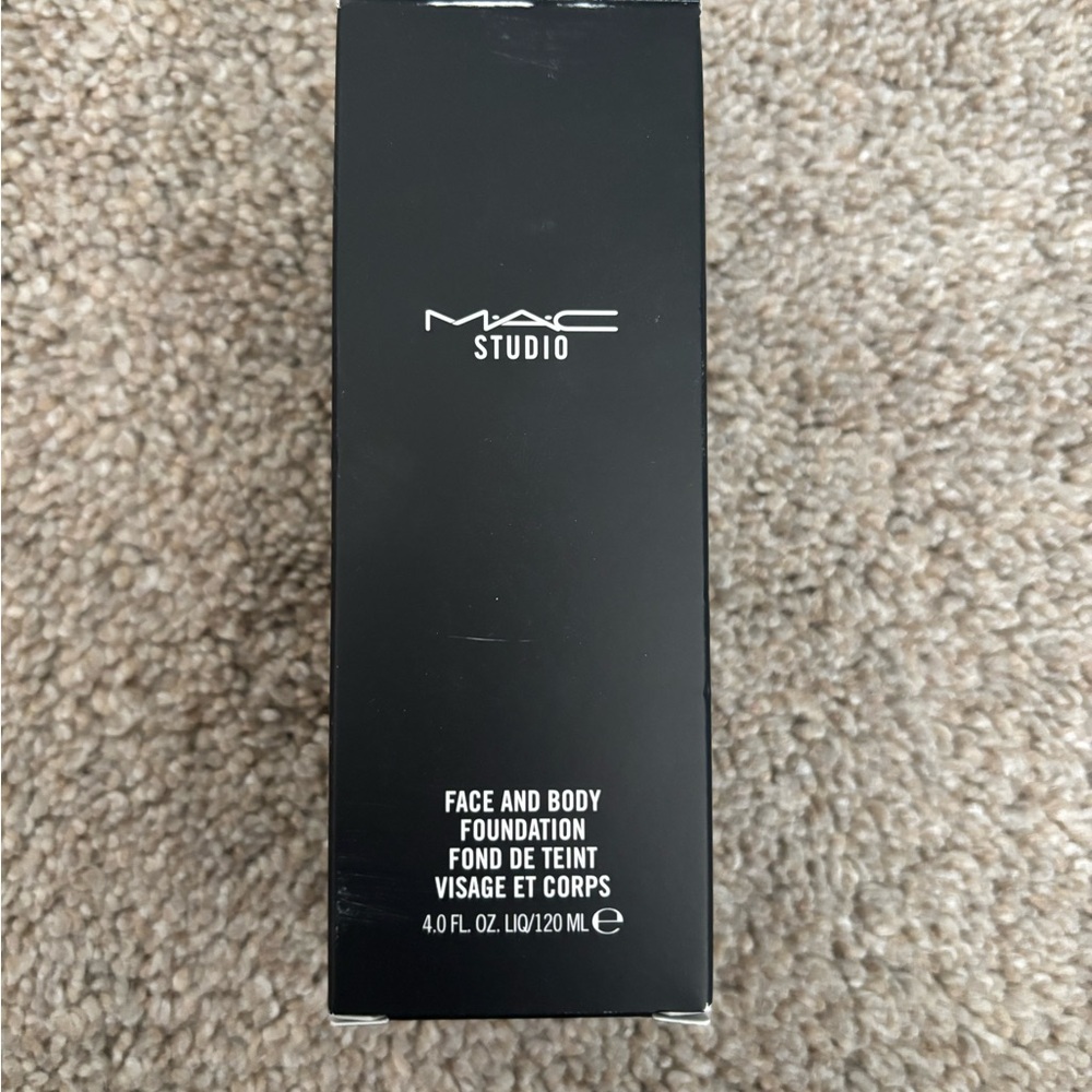 MAC Cosmetics Studio Face and Body Foundation - White